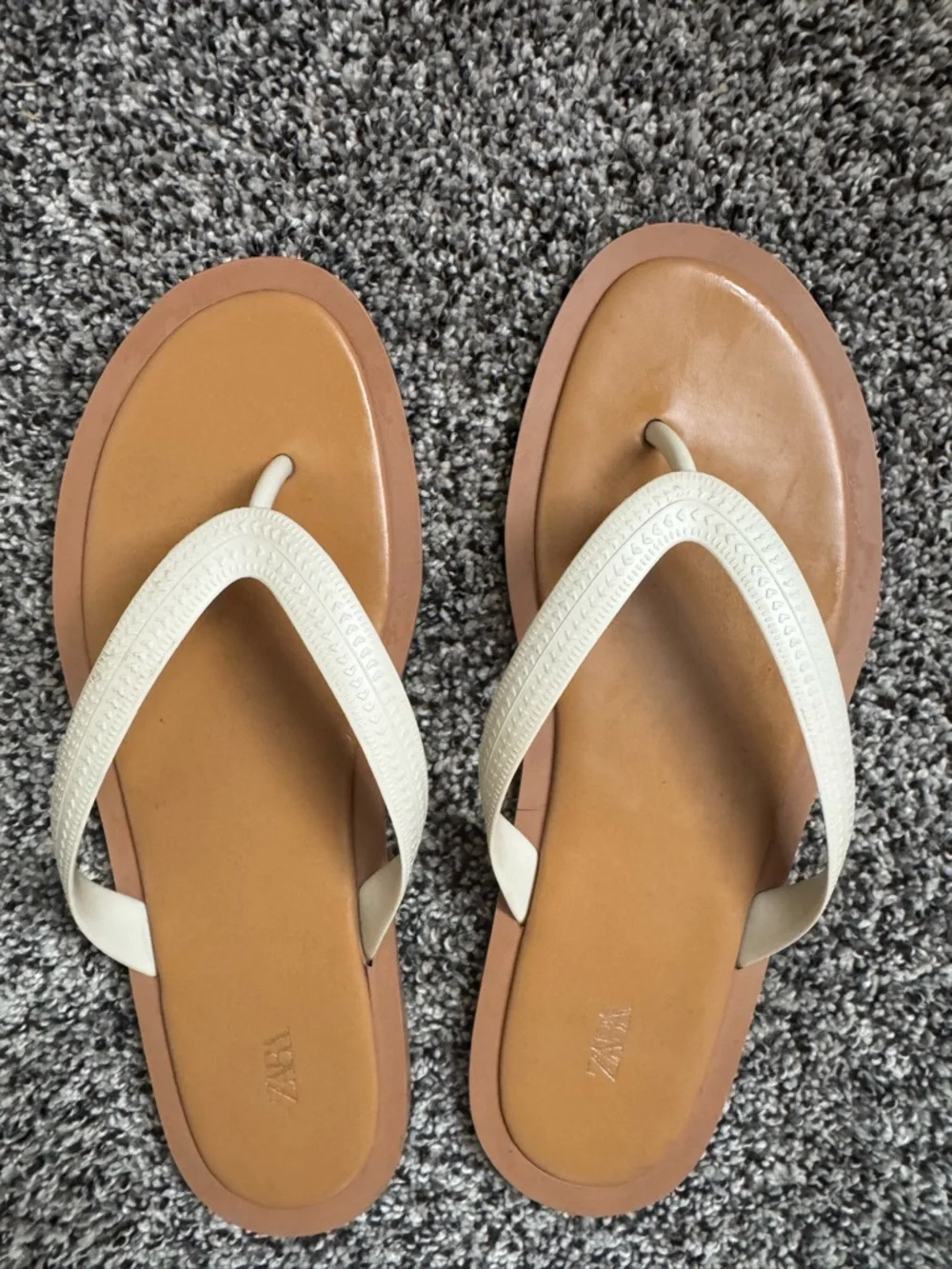 Zara White Strap Flip Flop Sandals with Tan Footbed - Picture 2 of 2